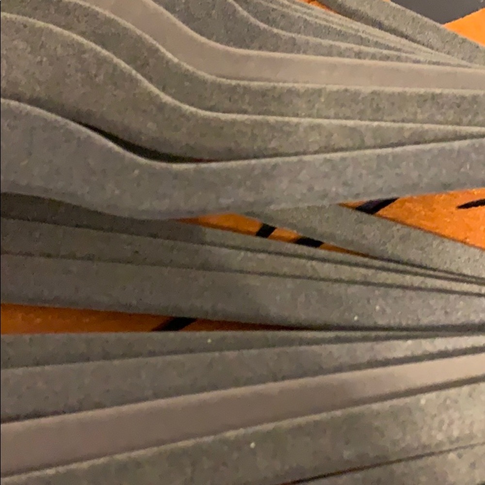 12 Non slip hangers - Picture 3 of 4